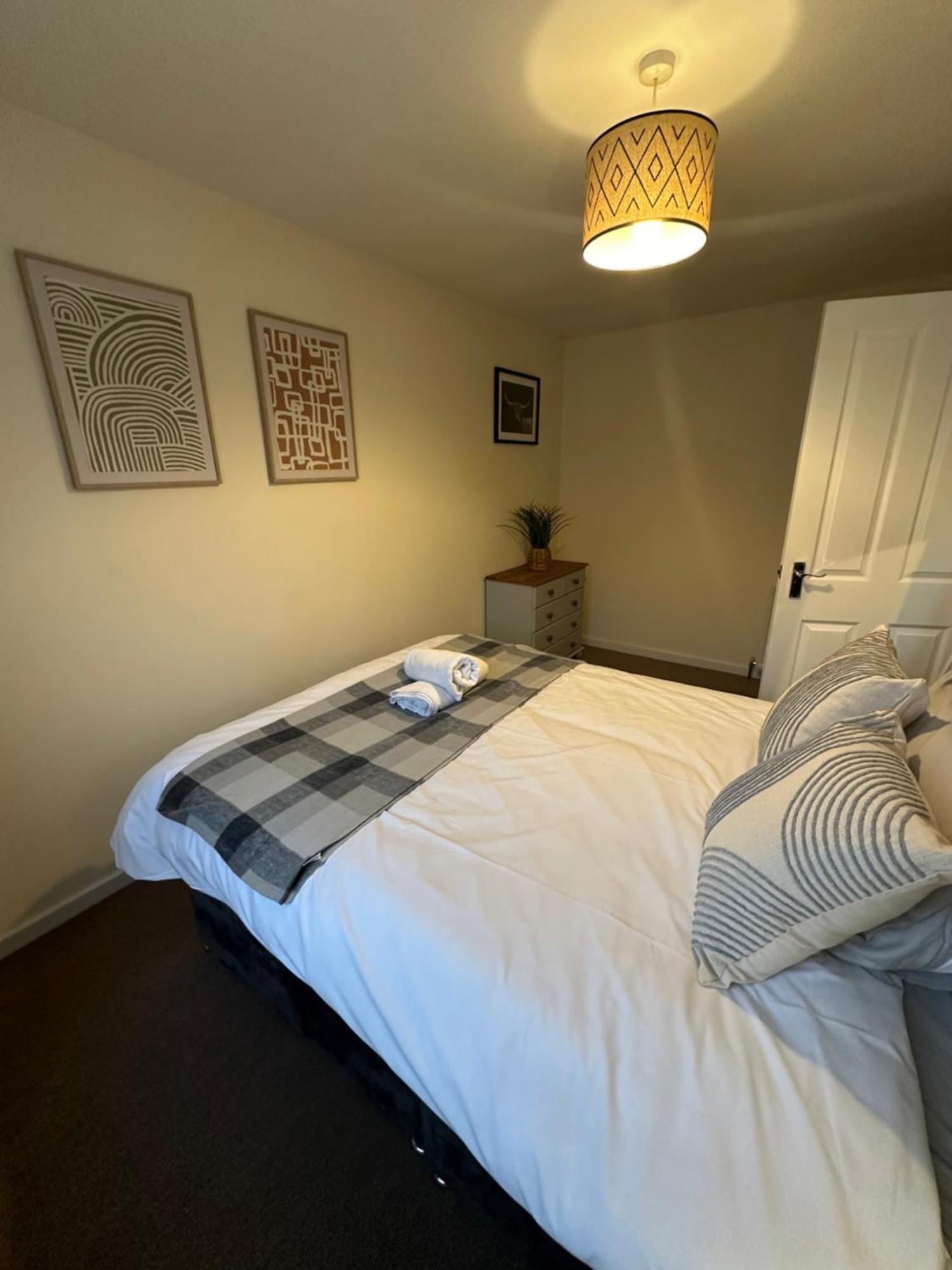 Spacious 3 Bedroom Flat Close To City Center Dalneigh Exterior foto